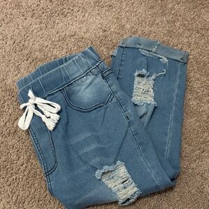 Stylish Blue Distressed Women Capri style Jeans